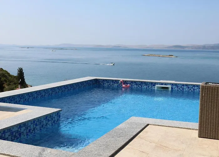 Seaside Family Friendly House With A Swimming Pool Cove Ladjin - Landjin, Pasman - 20394 *