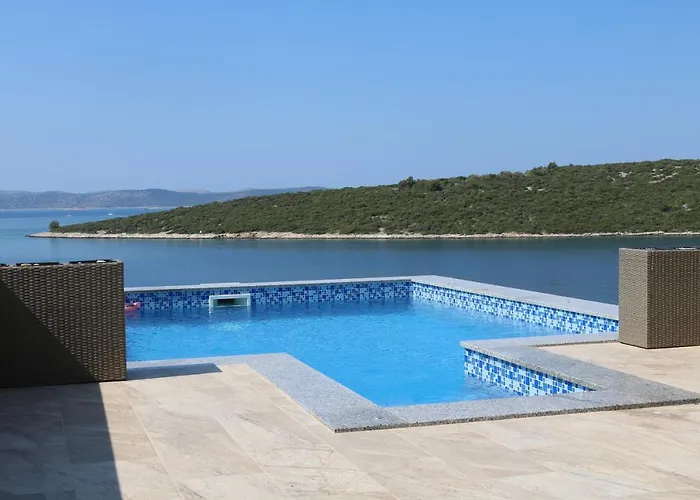 Seaside Family Friendly House With A Swimming Pool Cove Ladjin - Landjin, Pasman - 20394